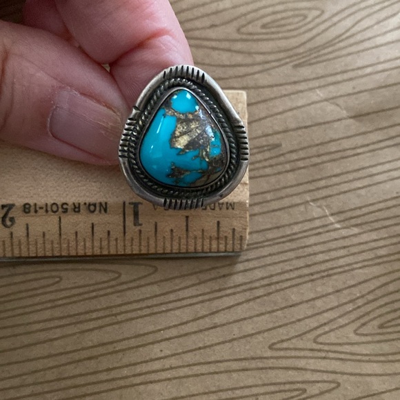Gorgeous vintage turquoise ring. Size 6. - Picture 7 of 10
